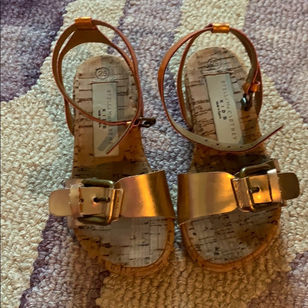 Stella McCartney Kids gold strap sandal size 25